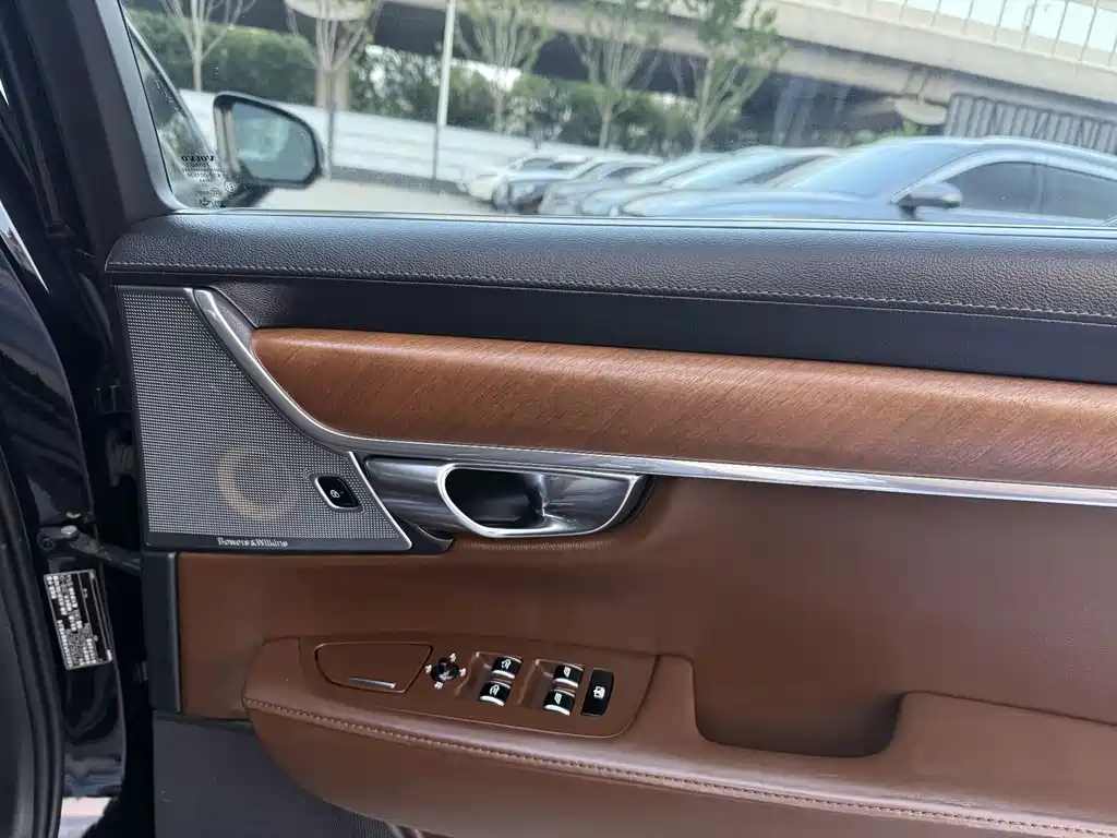 Volvo S90 2018 — фото 11