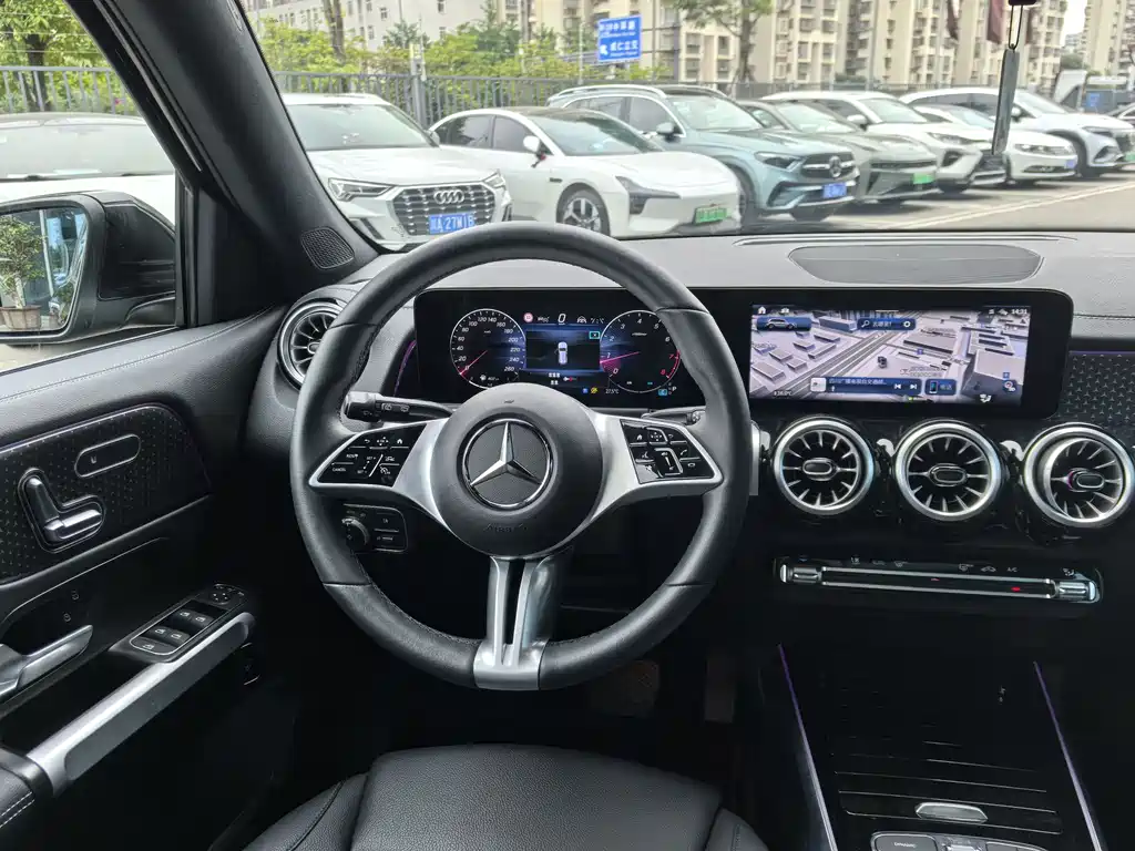 Mercedes-Benz GLB 2025 — фото 13