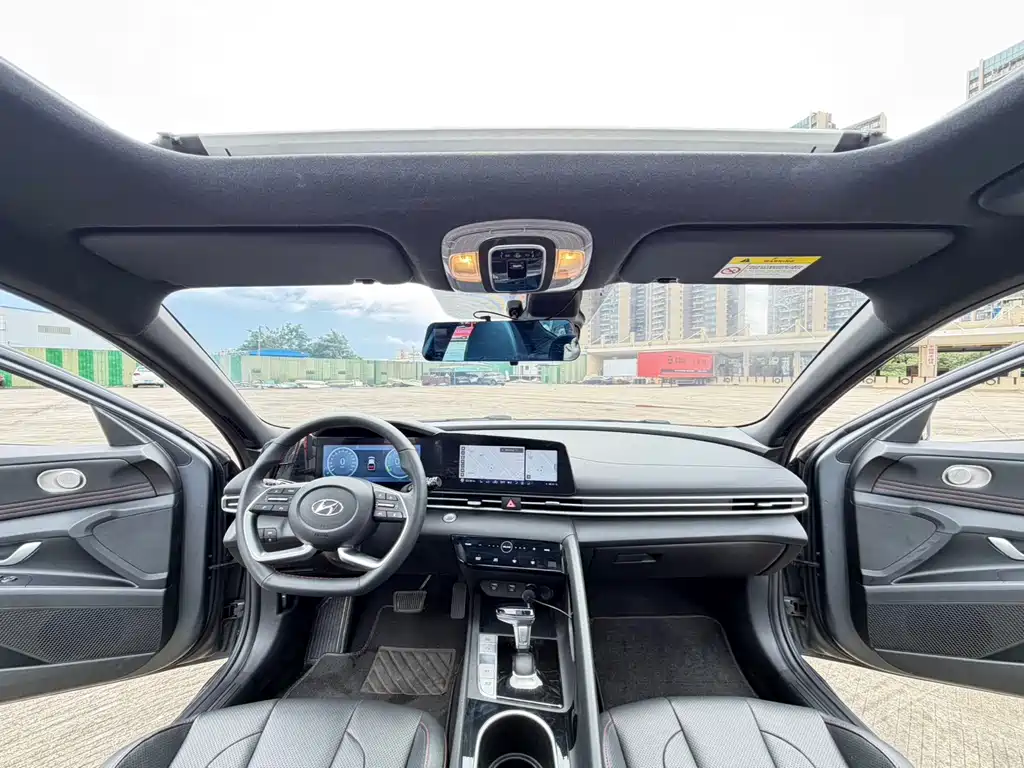 Hyundai Elantra 2023 — фото 11