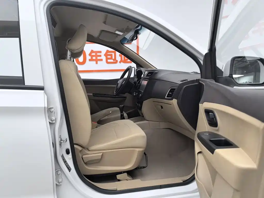Wuling Hongguang 2016 — фото 23