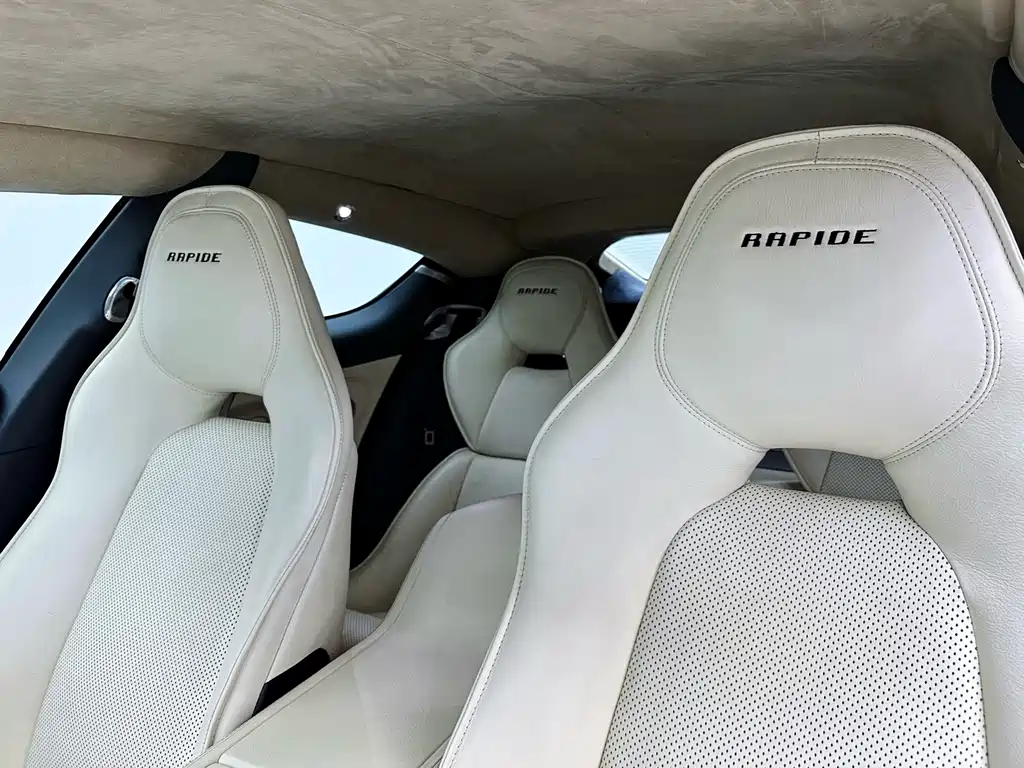 Aston Martin Rapide 2011 — фото 13