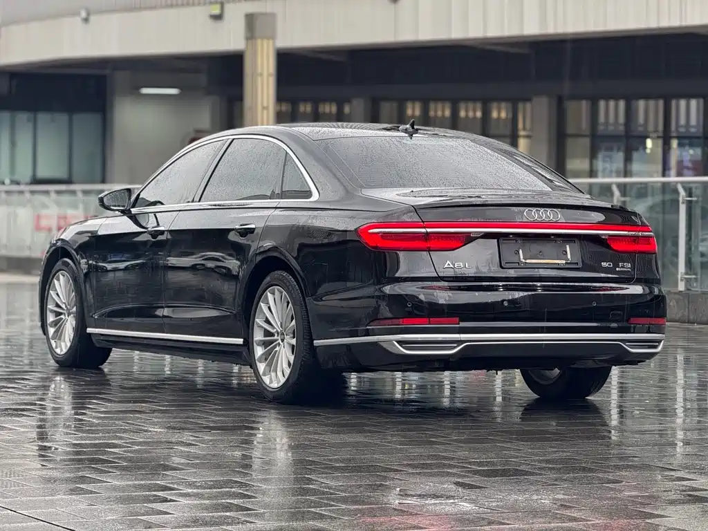 Audi A8 2022 — фото 4