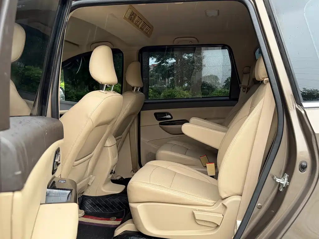 Wuling Hongguang 2016