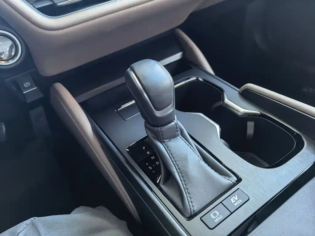 Lexus ES 2025 — фото 10