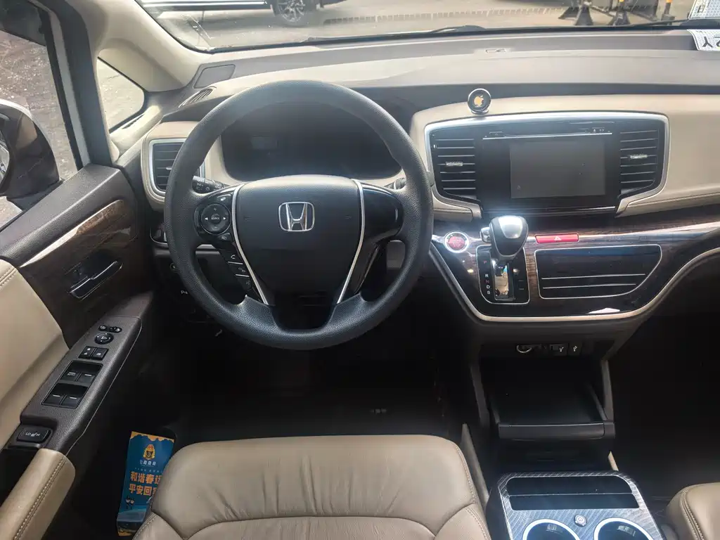 Honda Odyssey 2018 — фото 14