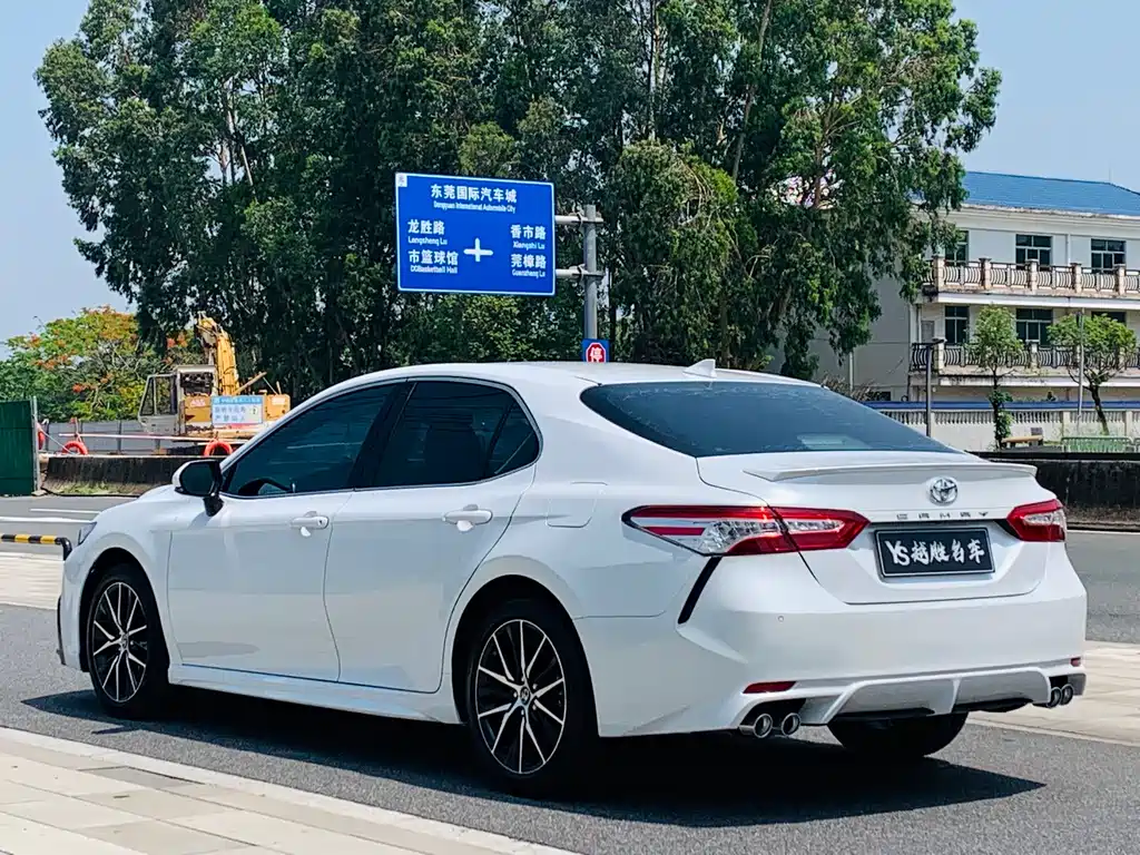 Toyota Camry 2022 — фото 3