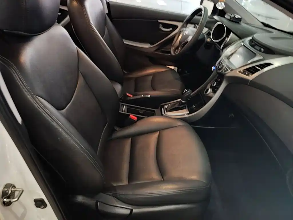 Hyundai Elantra Langdong 2017 — фото 25