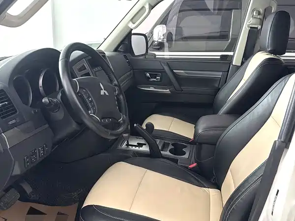 Mitsubishi Pajero 2020