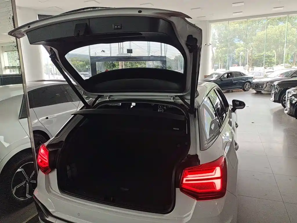 Audi Q2L E-Tron 2022 — фото 19