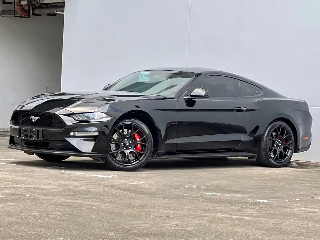 Ford Mustang 2020 — фото 1