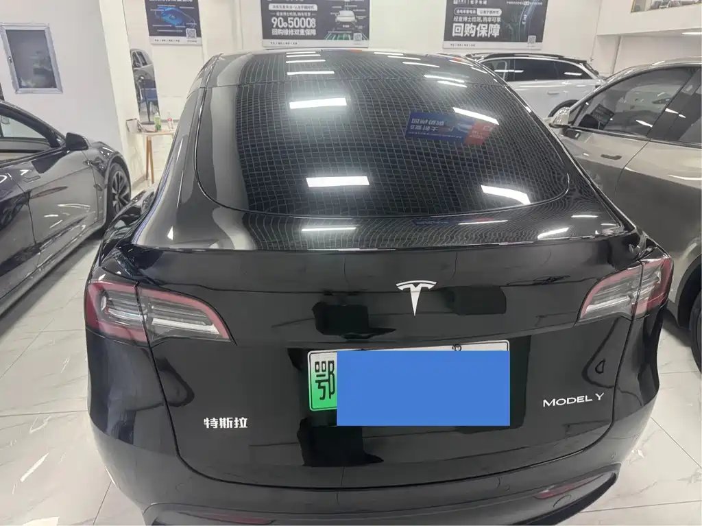 Tesla Model Y 2023 — фото 13