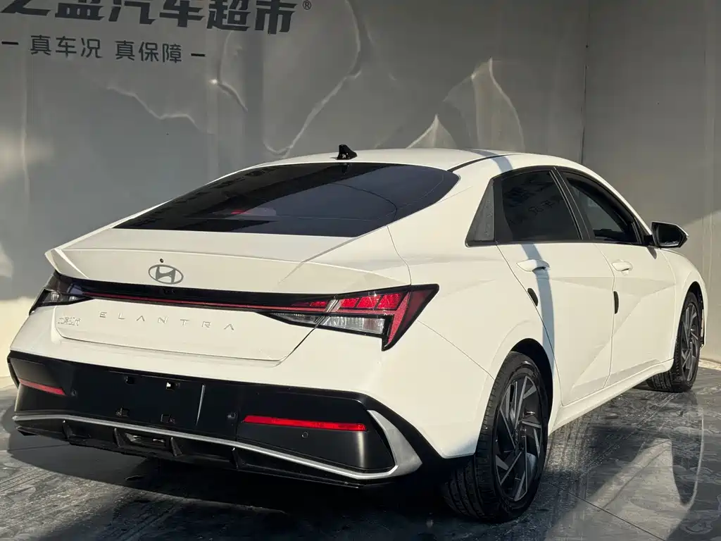 Hyundai Elantra 2023