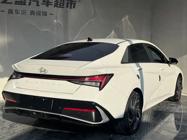 Hyundai Elantra 2023