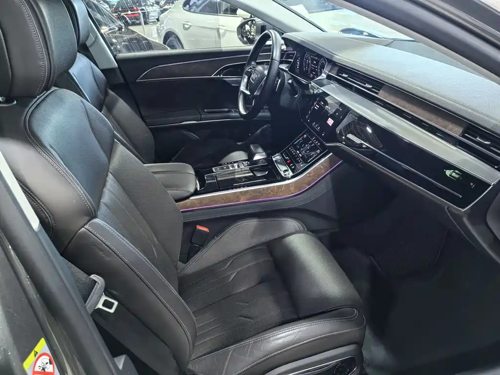 Audi A8 2018 — фото 14