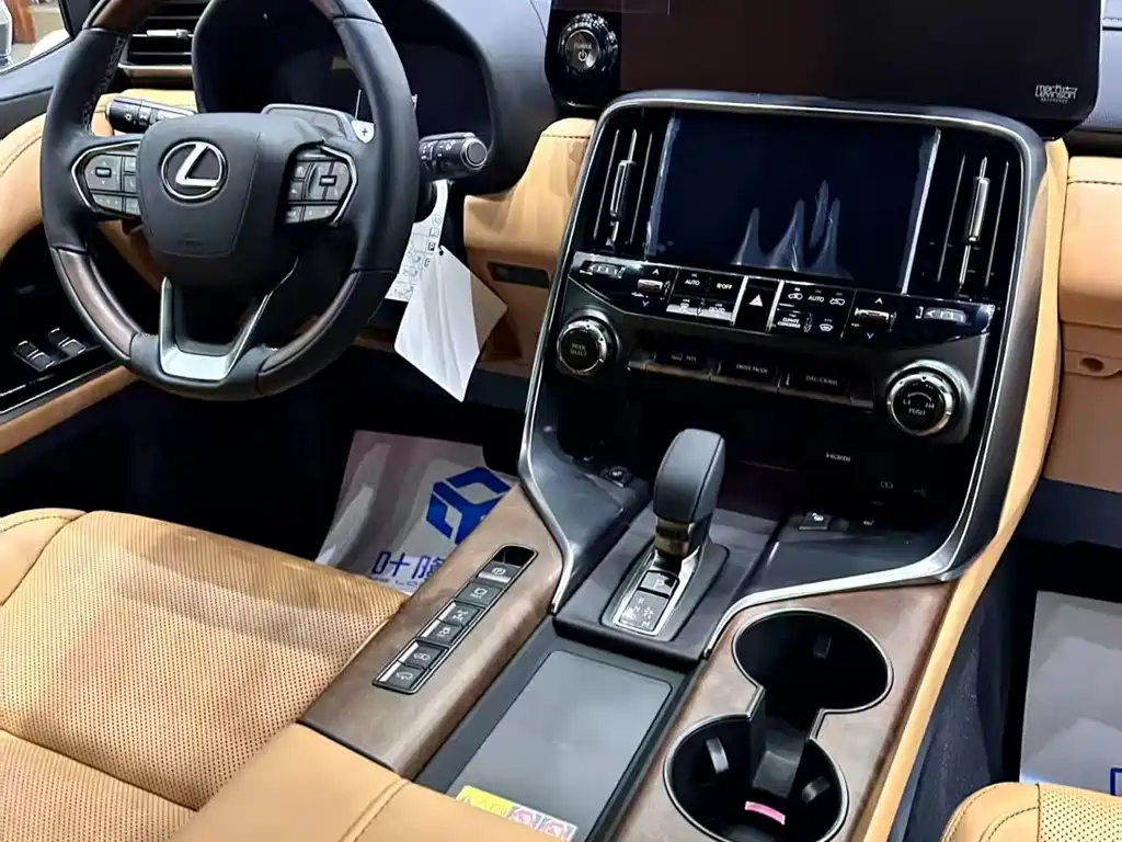 Lexus LX — фото 6