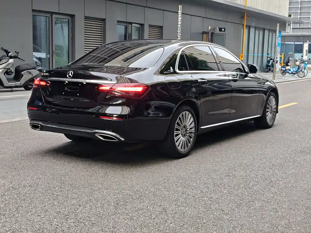 Mercedes-Benz E-Class 2023 — фото 21
