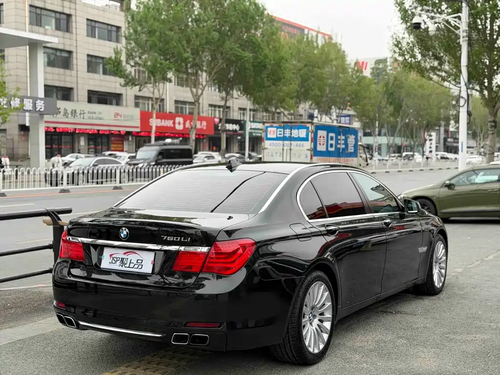 BMW 7 Series 2010 — фото 10