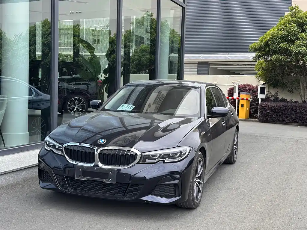 BMW 3 Series 2021 — фото 1
