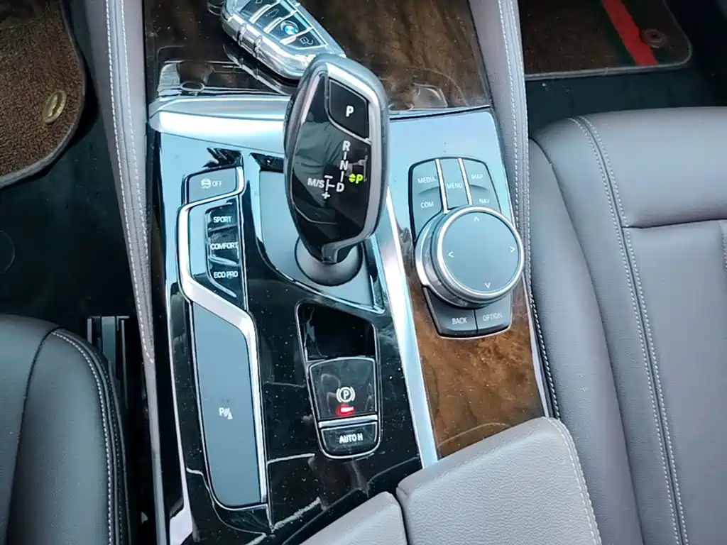 BMW 5 Series 2019 — фото 14