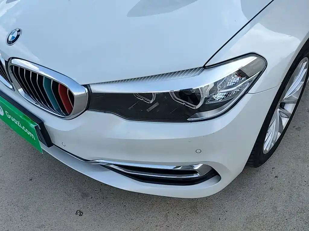BMW 5 Series 2019 — фото 24