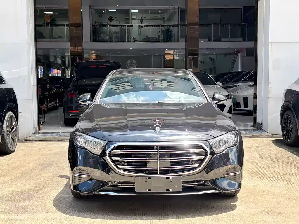 Mercedes-Benz E-Class 2025 — фото 15