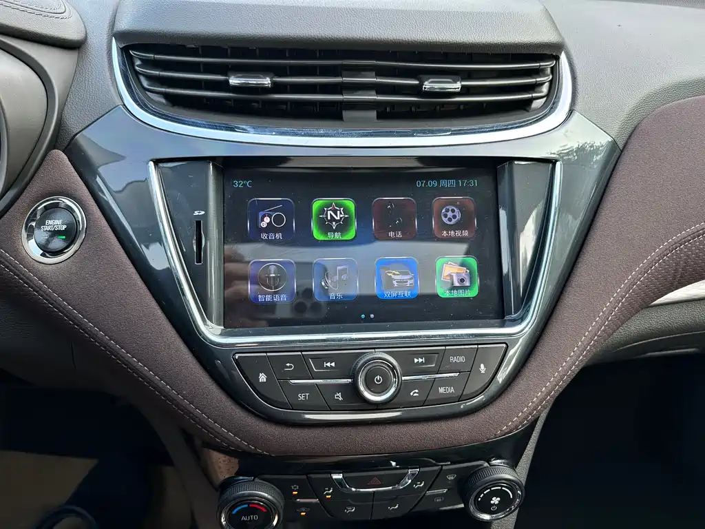 Chevrolet Malibu 2017 — фото 17