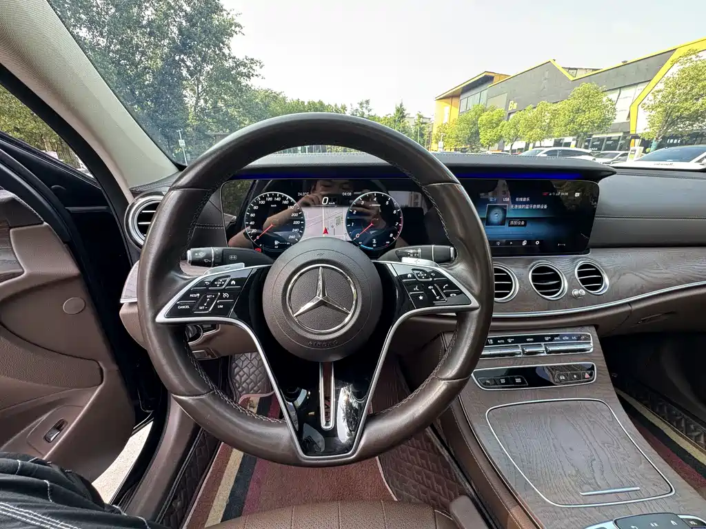 Mercedes-Benz E-Class 2020 — фото 16