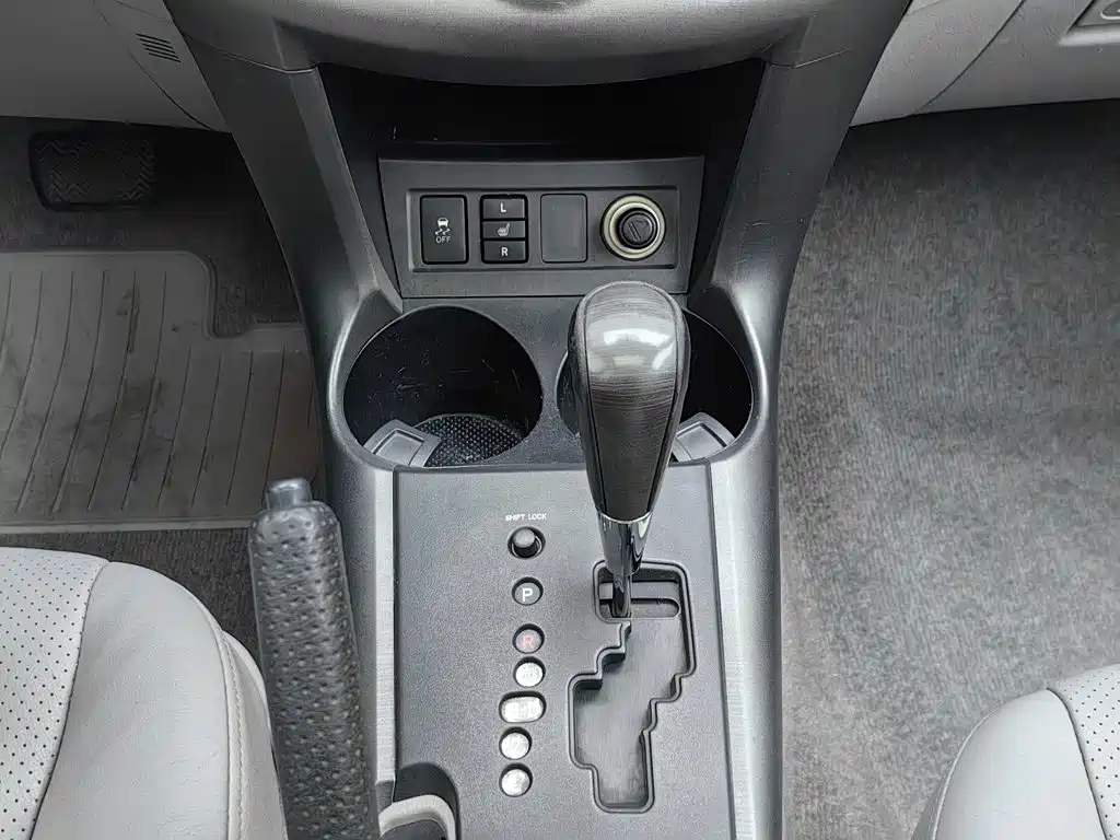 Toyota RAV4 2010 — фото 13
