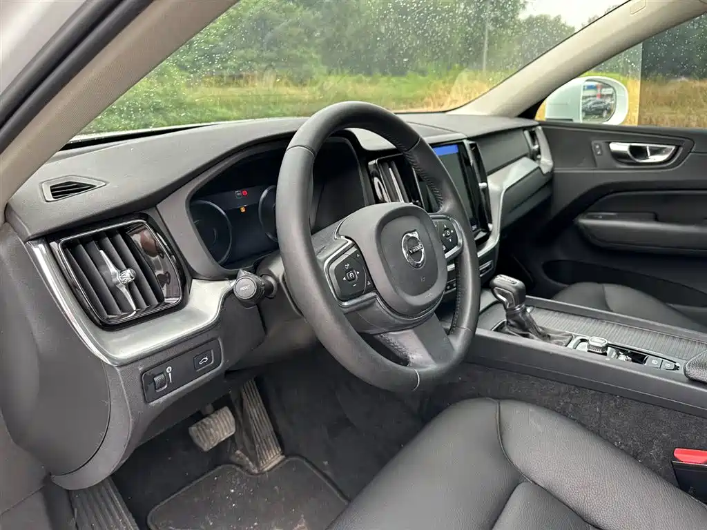 Volvo XC60 2019 — фото 14