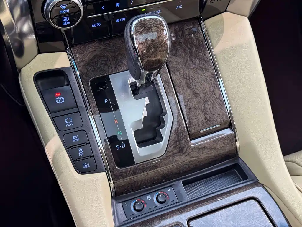 Toyota Alphard 2022 — фото 14