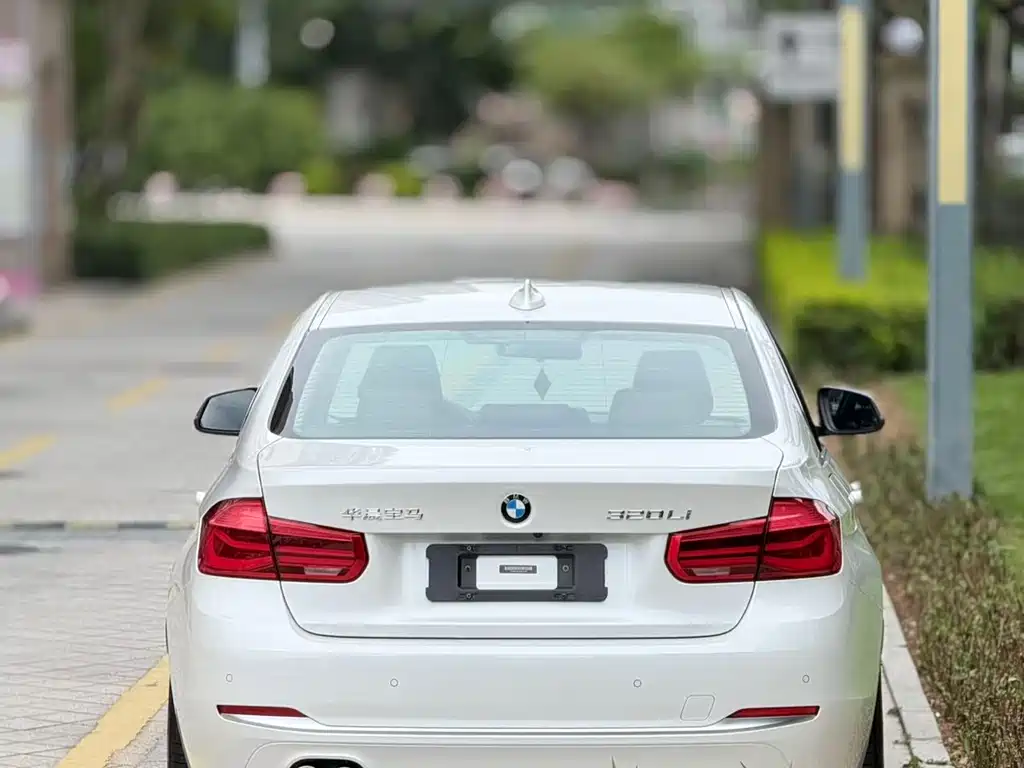 BMW 3 Series 2018 — фото 3