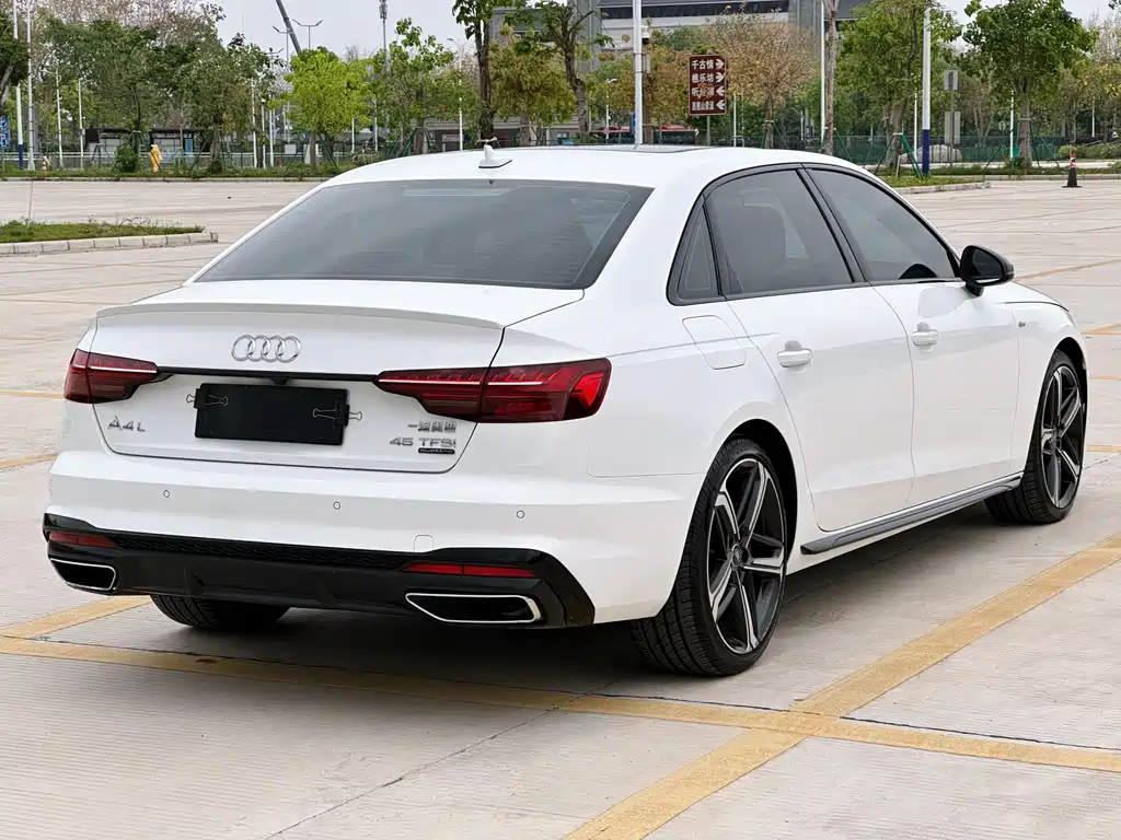Audi A4L 2022 — фото 11
