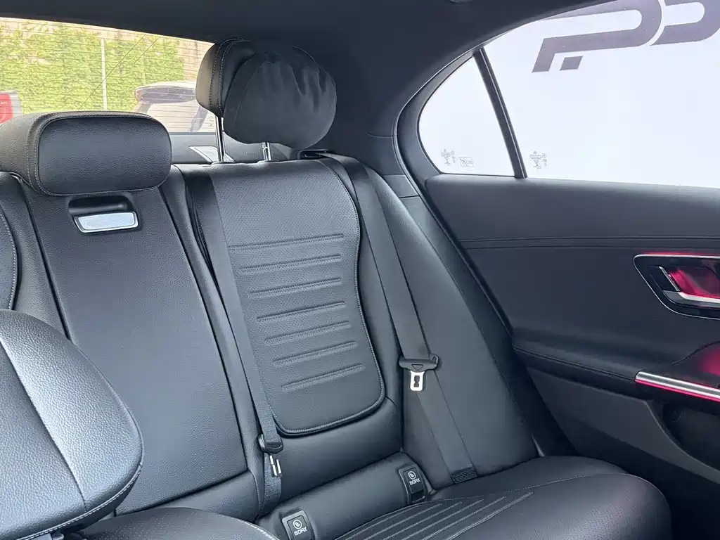 Mercedes-Benz C-Class 2023 — фото 9