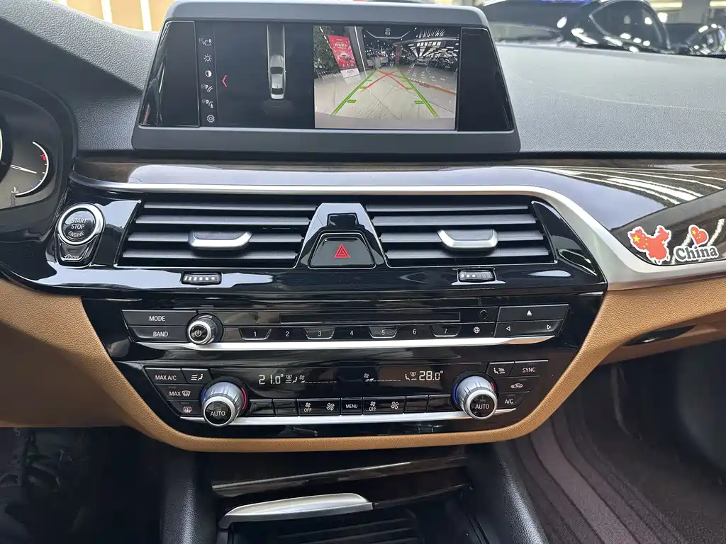 BMW 5 Series 2018 — фото 17