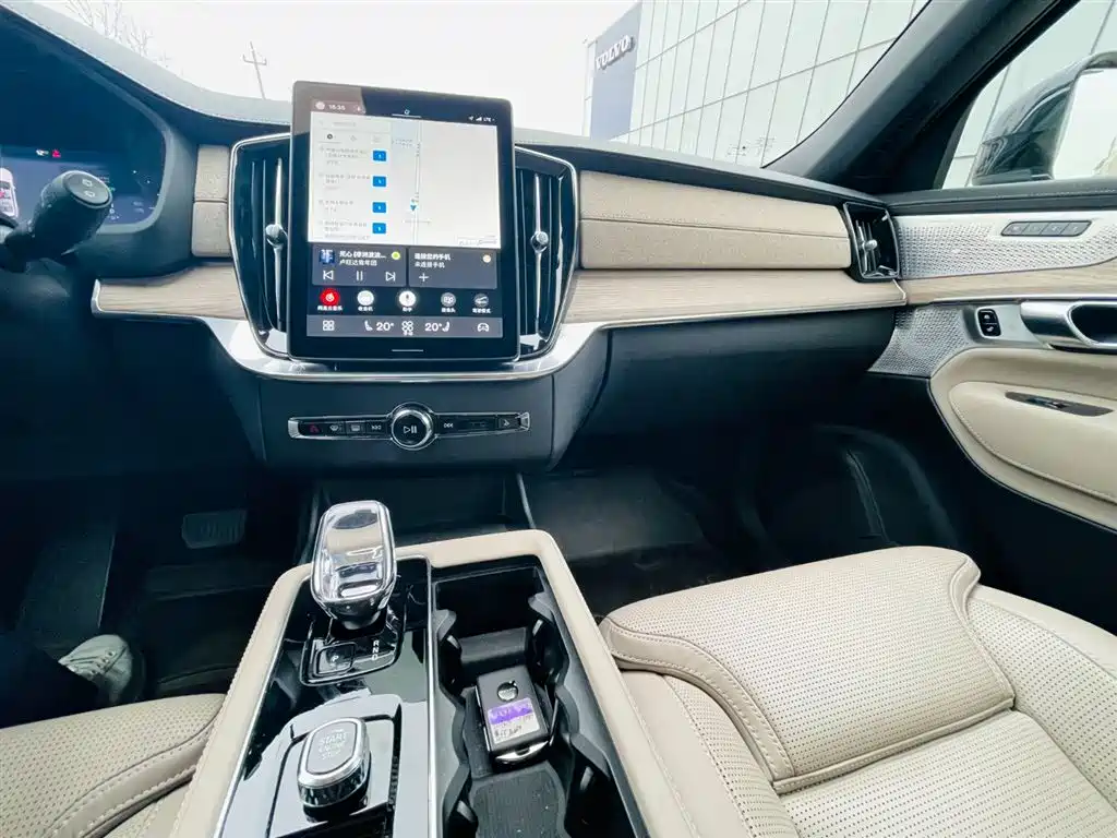 Volvo XC90 Plug-In Hybrid 2025 — фото 19