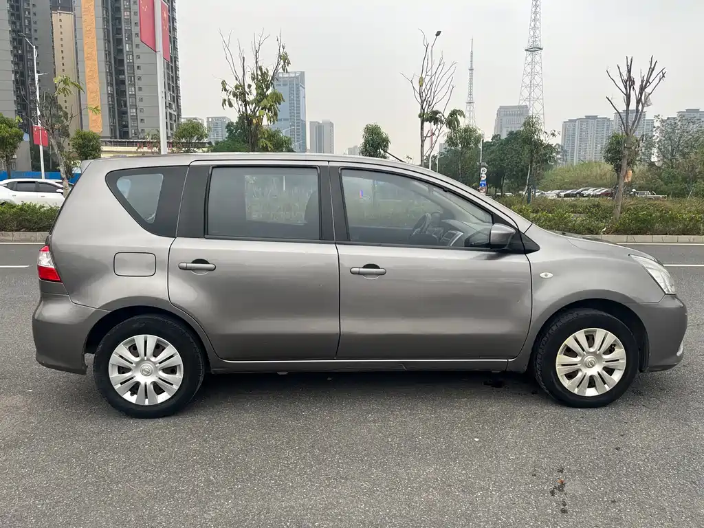 Nissan Livina 2014