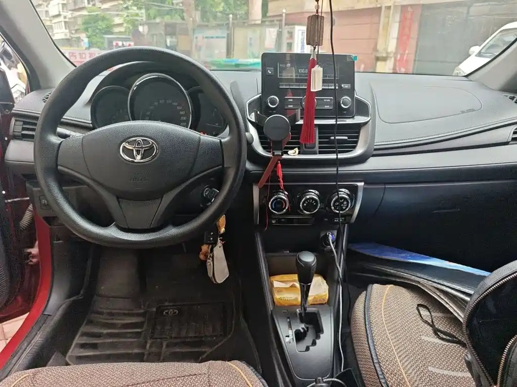 Toyota Yaris L 2020 — фото 13