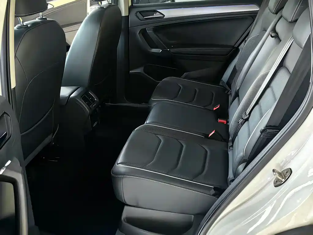 Volkswagen Tiguan L PHEV 2021 — фото 12