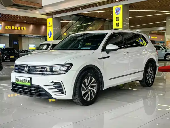 Volkswagen Tiguan L Plug-In Hybrid 2021