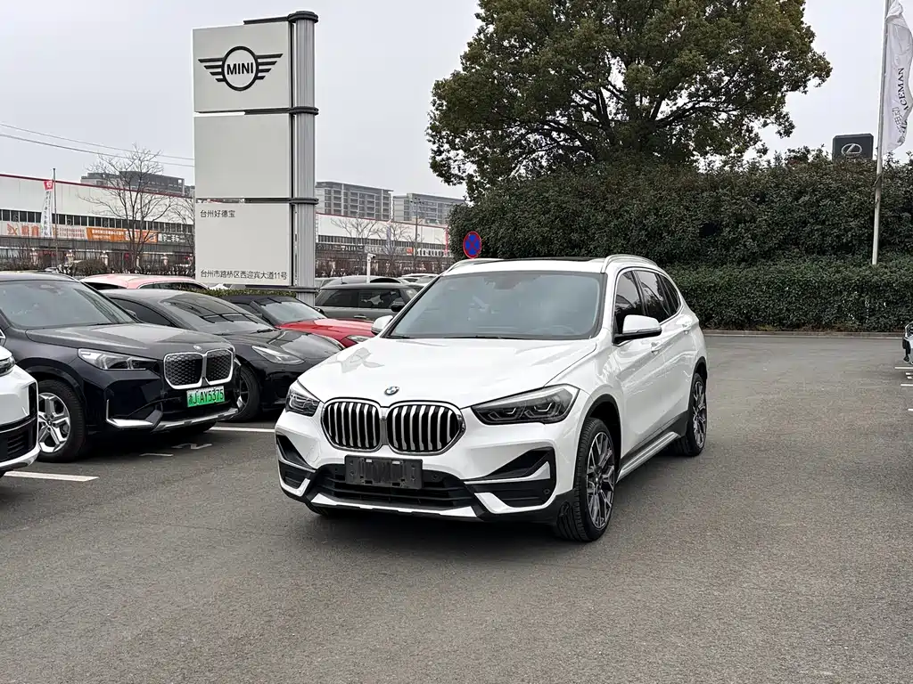 BMW X1 2021 — фото 1