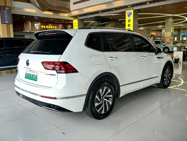 Volkswagen Tiguan L Plug-In Hybrid 2021