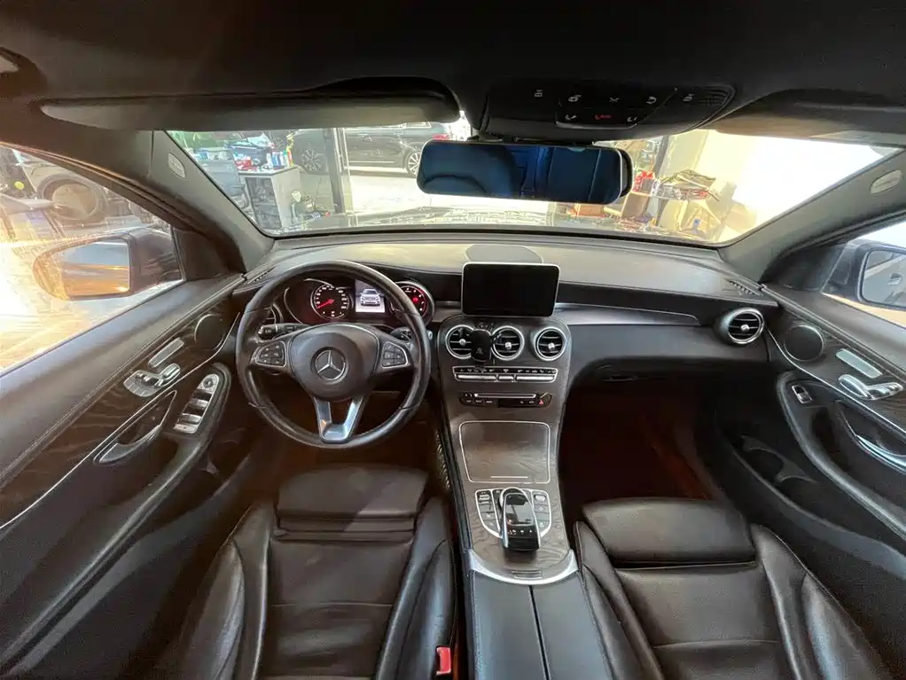 Mercedes-Benz GLC 2017 — фото 14