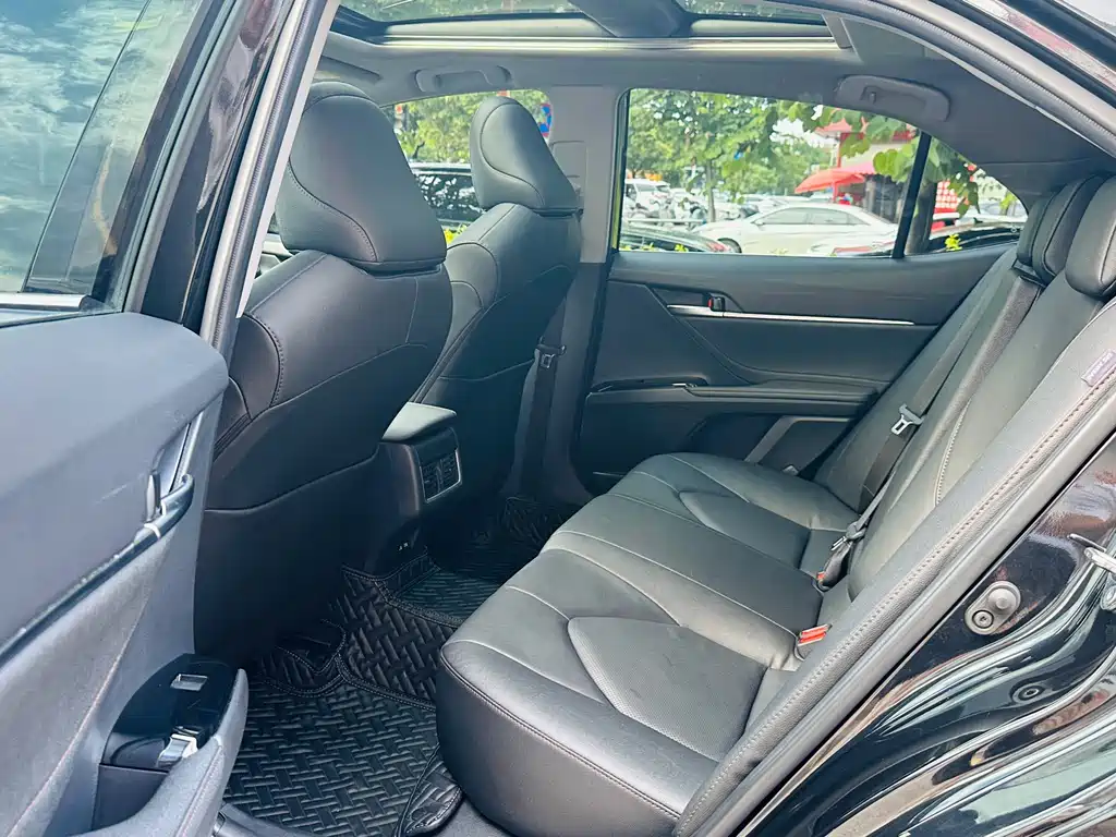 Toyota Camry 2021 — фото 15