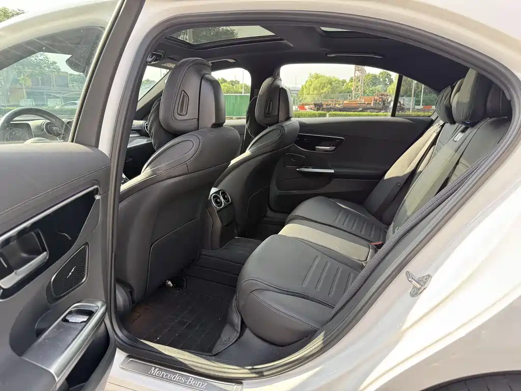 Mercedes-Benz C-Class 2023 — фото 12