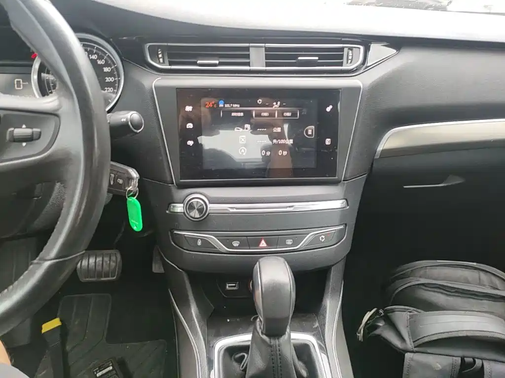 Peugeot 408 2015 — фото 13
