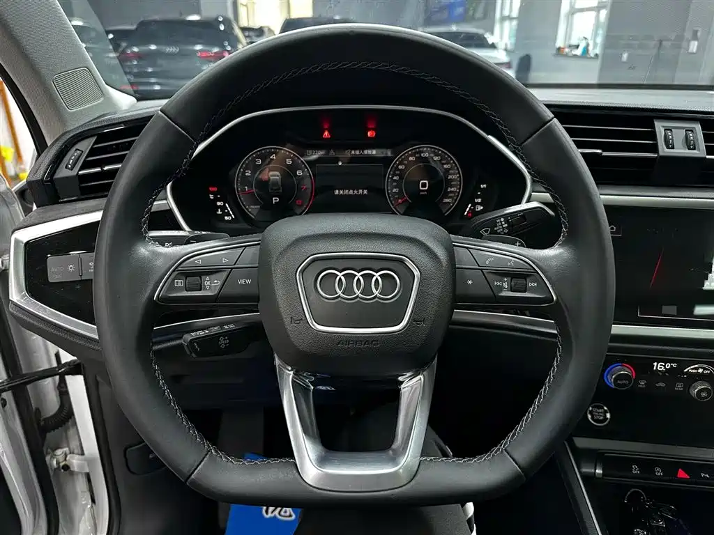 Audi Q3 2022 — фото 13