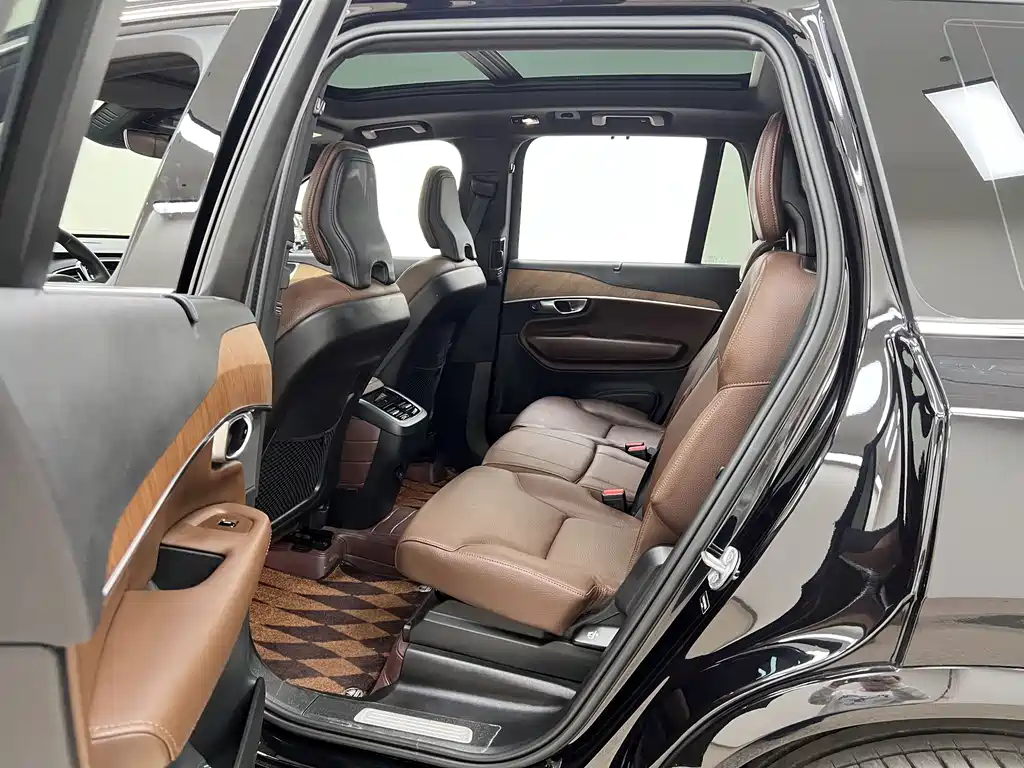 Volvo XC90 2023 — фото 15