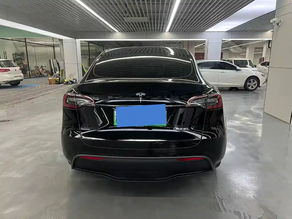 Tesla Model Y 2023 — фото 12
