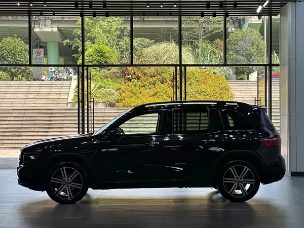 Mercedes-Benz GLB 2024