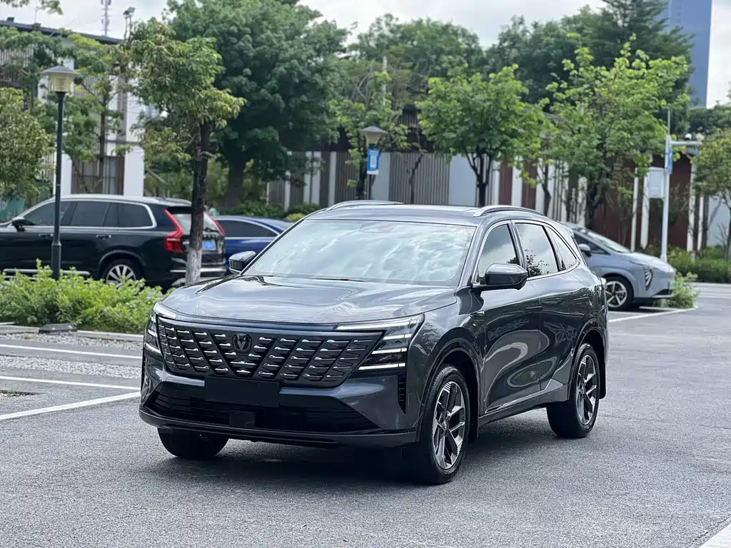 Changan CS75PLUS 2025 — фото 1